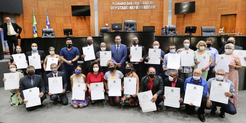 Barranco entrega títulos de cidadão mato-grossense