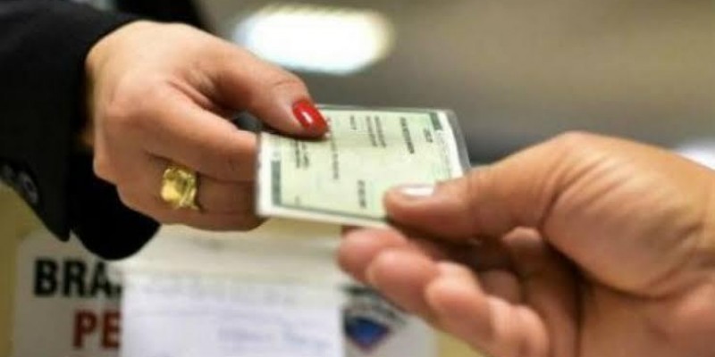 Gratuidade na emissão de RG para pessoas com deficiência é aprovada em 1ª votação 