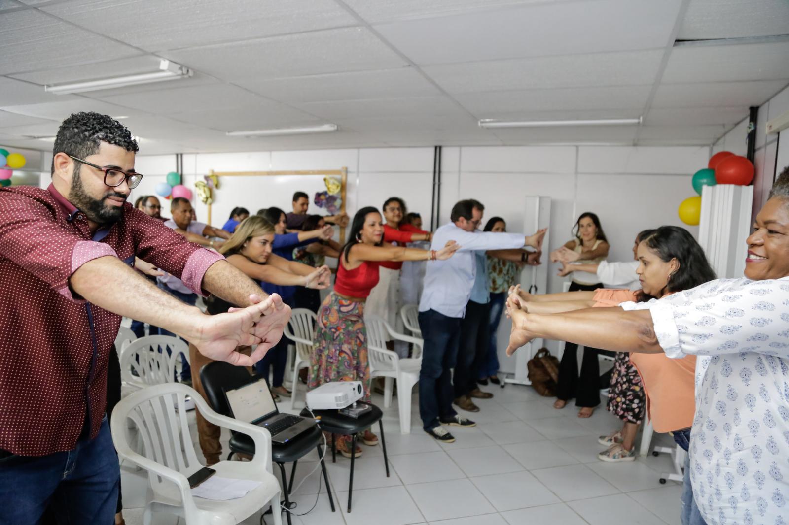 Pensando nos profissionais da educação, Programa de Ginástica Laboral chega nas escolas da rede pública da ensino