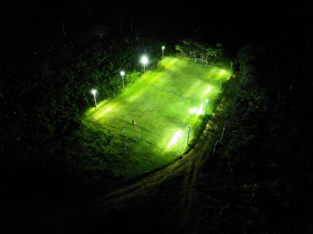 Emenda destinada pelo deputado Barranco ilumina campo de futebol da comunidade Linha G8, de Colniza - MT