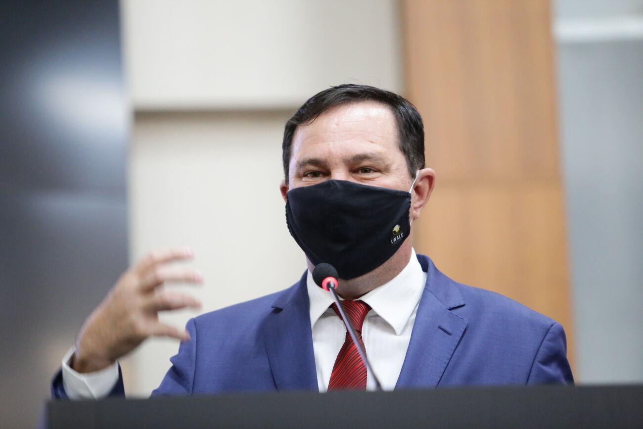 Deputado solicita que cadastros da Regularização Fundiária sejam estudados pelo Intermat e Incra Deputado solicita que cadastros da Regularização Fundiária sejam estudados pelo Intermat e Incra