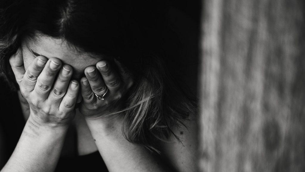 Agora é Lei: Mulheres vítimas de violência terão prioridade em programas habitacionais