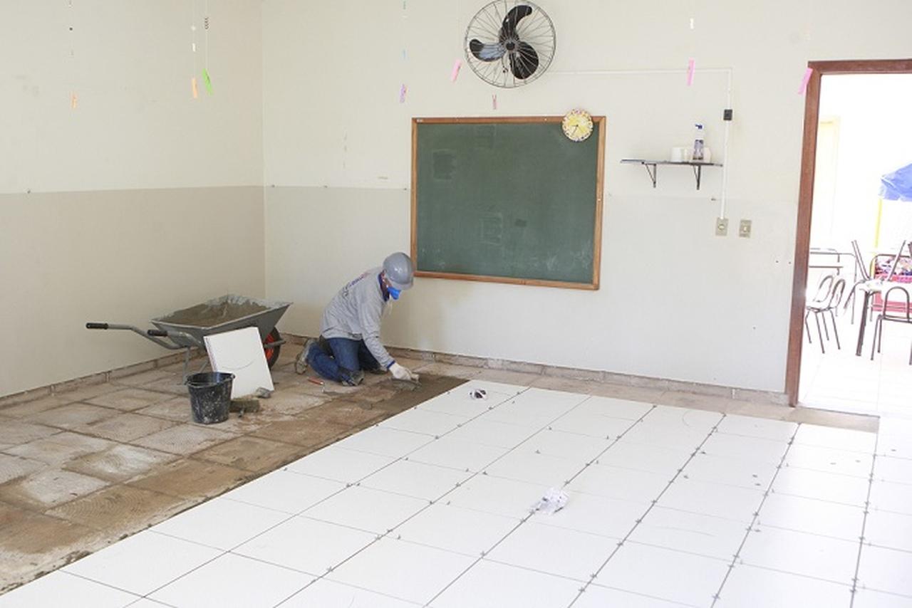 Tintas, telhas e materiais de construção apreendidos pela polícia podem ser doados para escolas públicas de MT