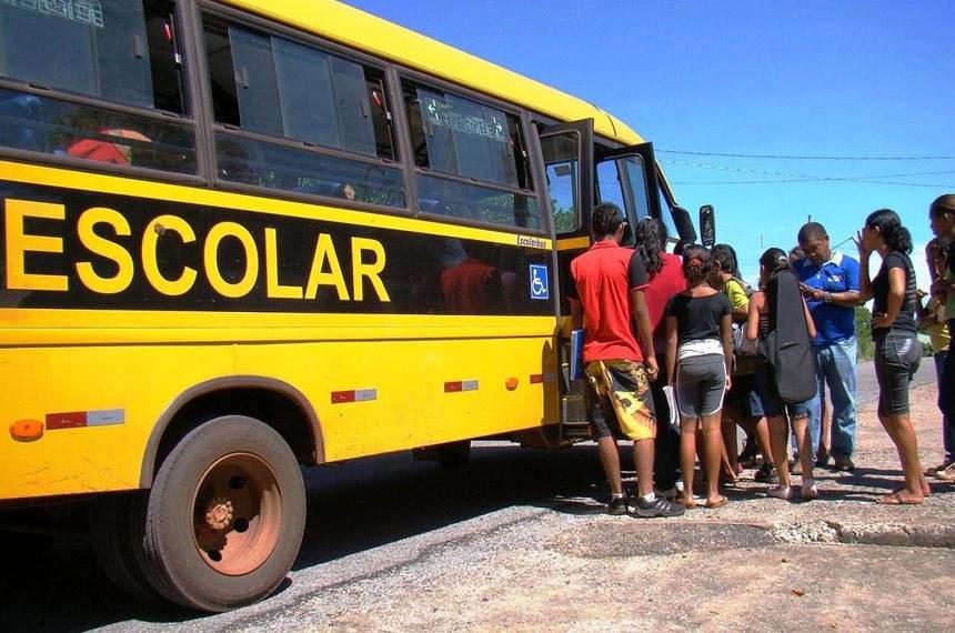 Após denúncia, ônibus escolar volta a atender assentamento de Novo Mundo