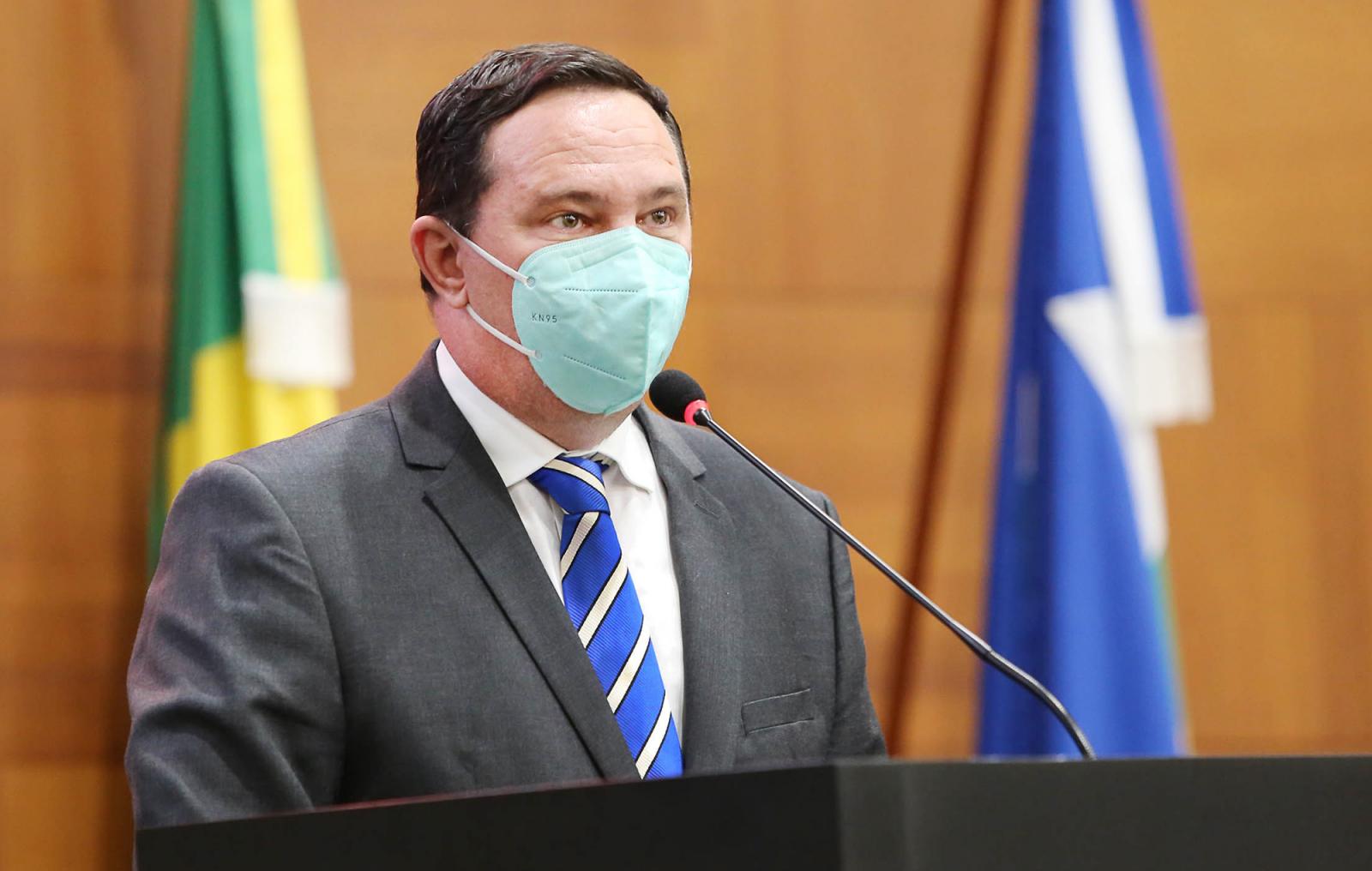 Após um ano, deputado Barranco participa de sessão da Assembleia de maneira presencial
