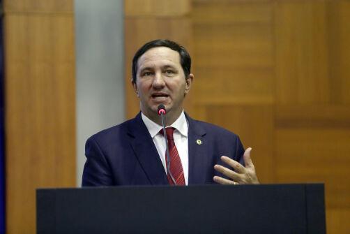 Deputado cobra implantação de novo piso salarial para professores da rede estadual de ensino