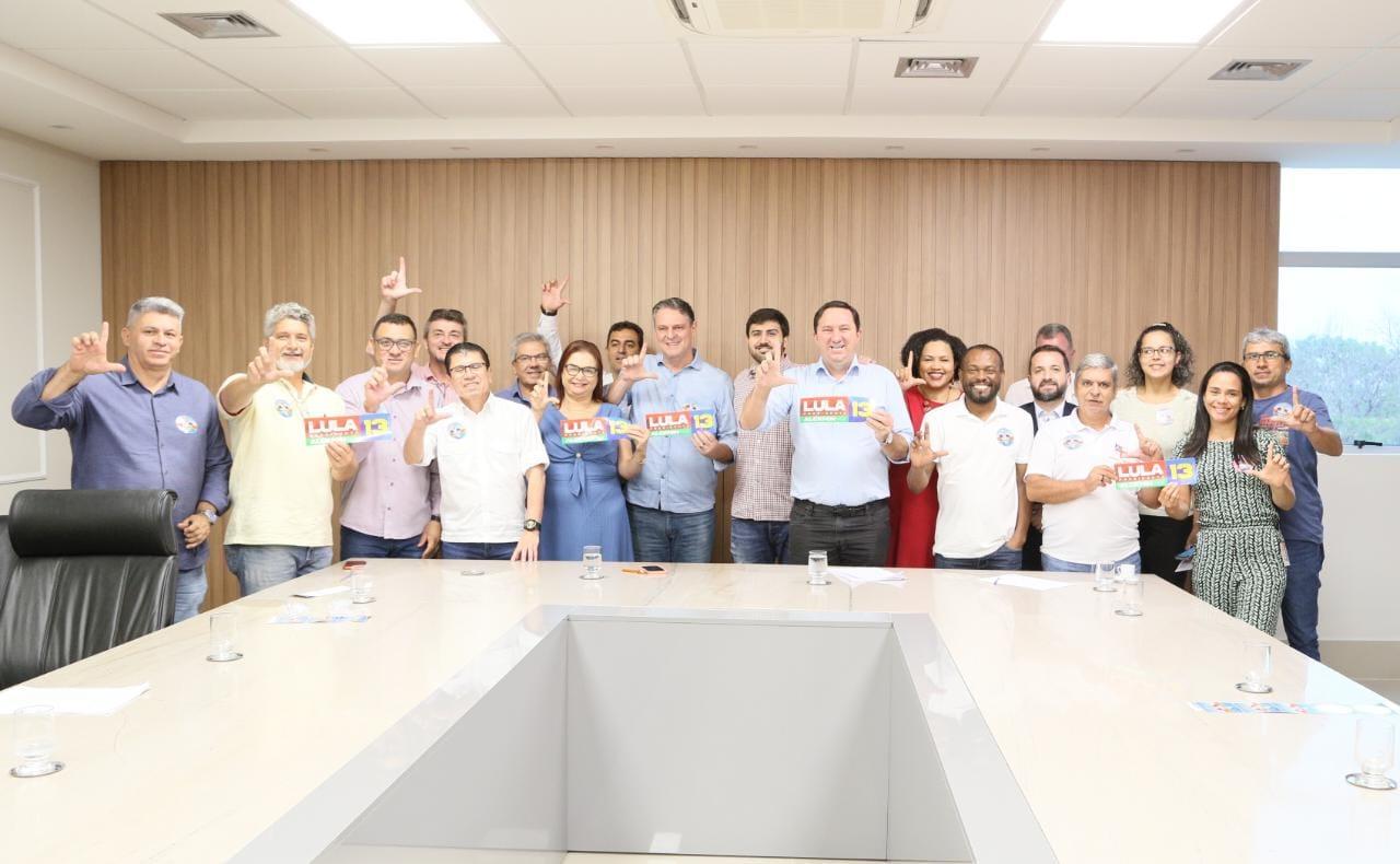 Lideranças políticas se juntam para organizar movimento pró-Lula em MT Lideranças políticas se juntam para organizar movimento pró-Lula em MT