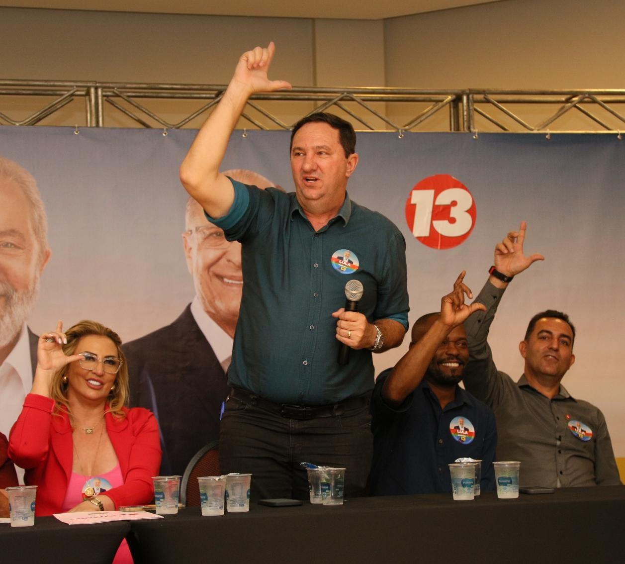 Parlamentares, lideranças políticas e sociais aderem à campanha de Lula em MT – ato reúne centenas de apoiadores Parlamentares, lideranças políticas e sociais aderem à campanha de Lula em MT – ato reúne centenas de apoiadores