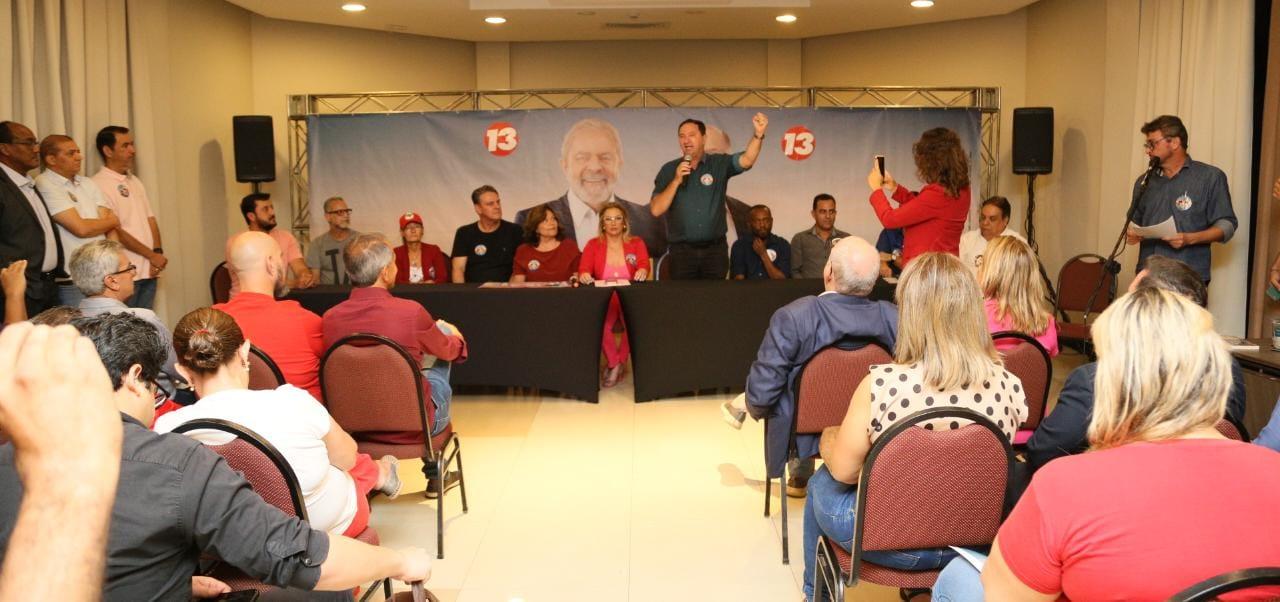 Parlamentares, lideranças políticas e sociais aderem à campanha de Lula em MT – ato reúne centenas de apoiadores Parlamentares, lideranças políticas e sociais aderem à campanha de Lula em MT – ato reúne centenas de apoiadores