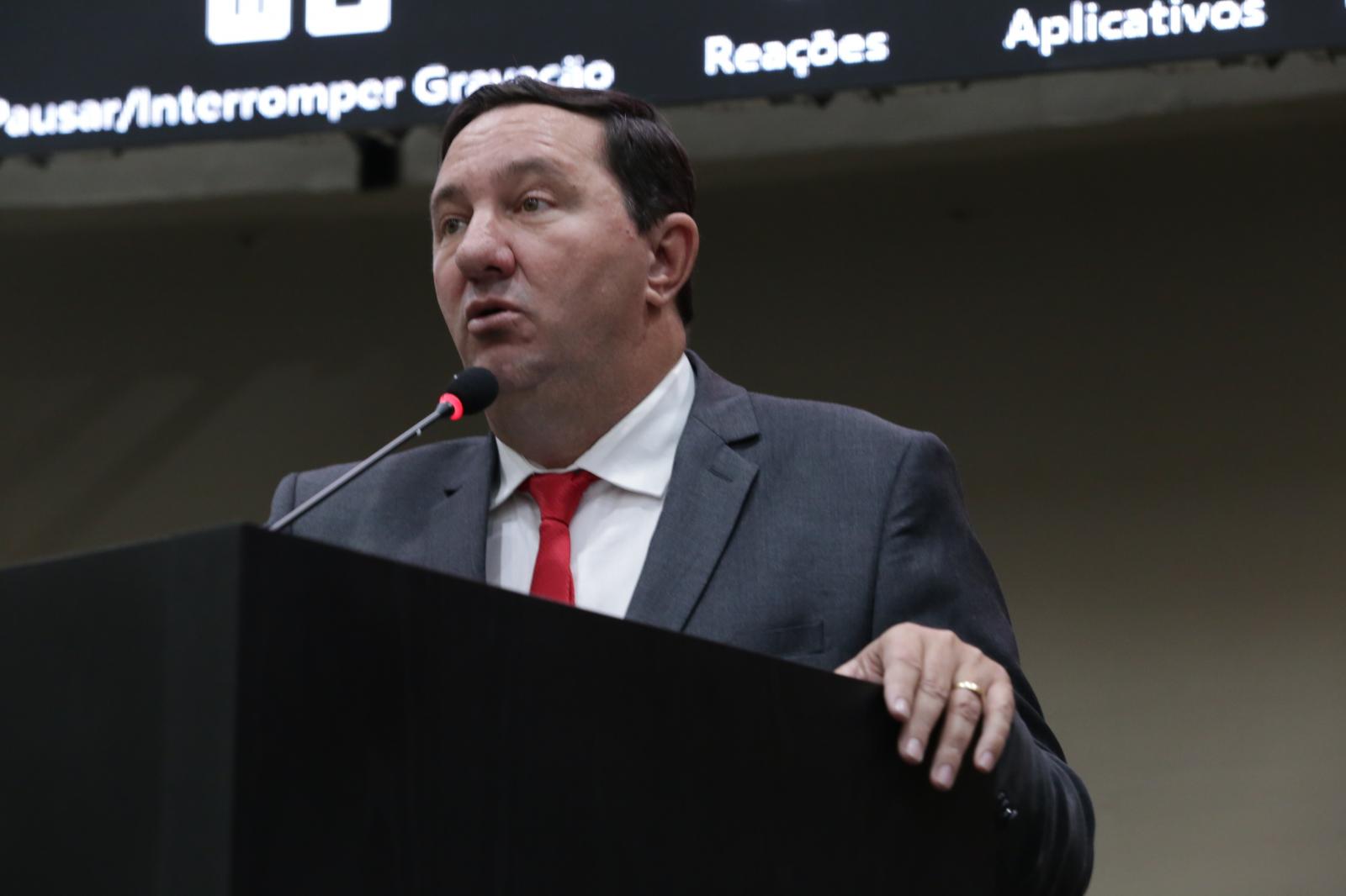 Deputado apresenta projeto que obriga estabelecimentos comerciais a usarem canudos biodegradáveis