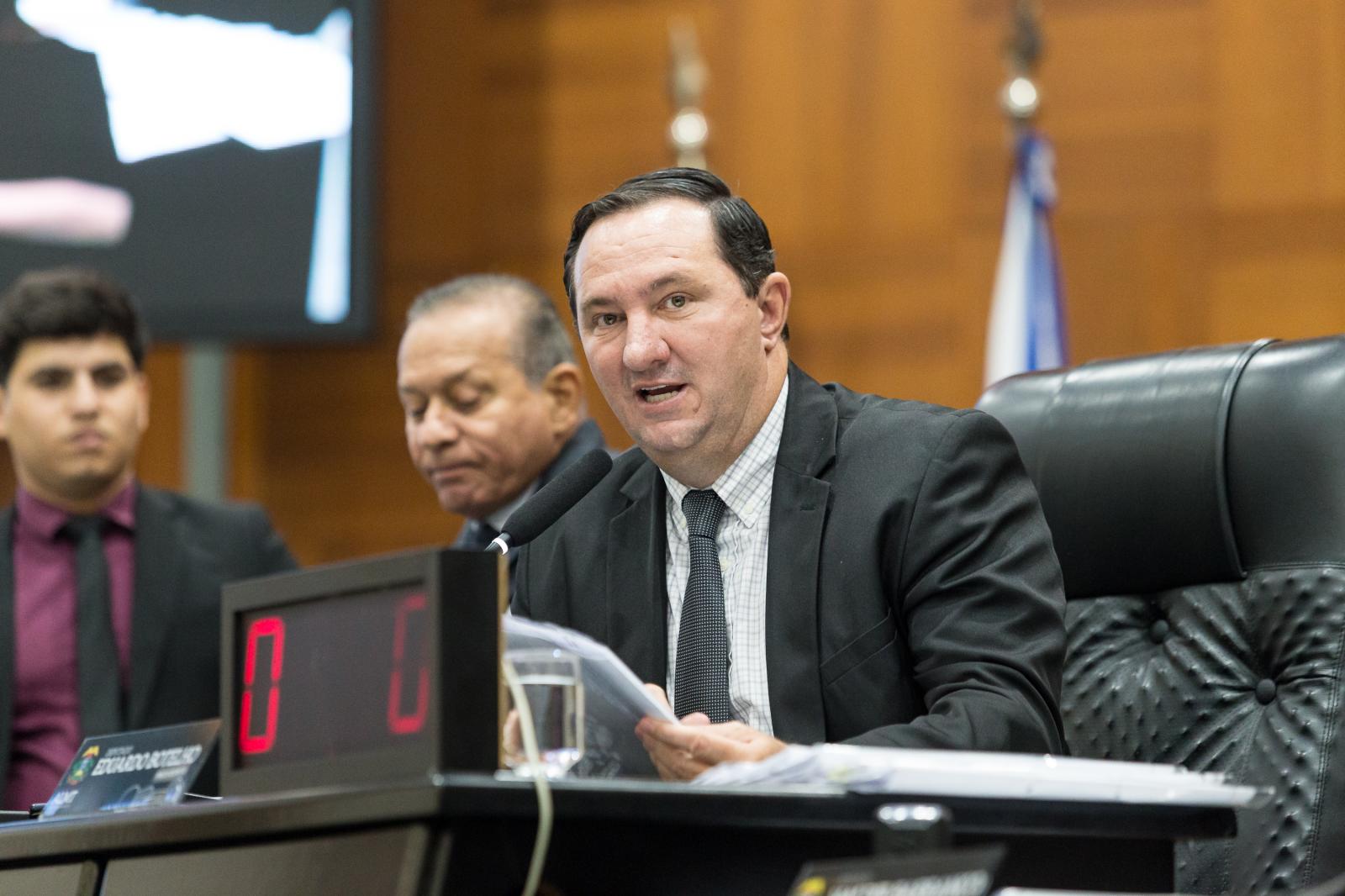 Deputado solicita informação da Seduc sobre “militarização” de escola em Cuiabá