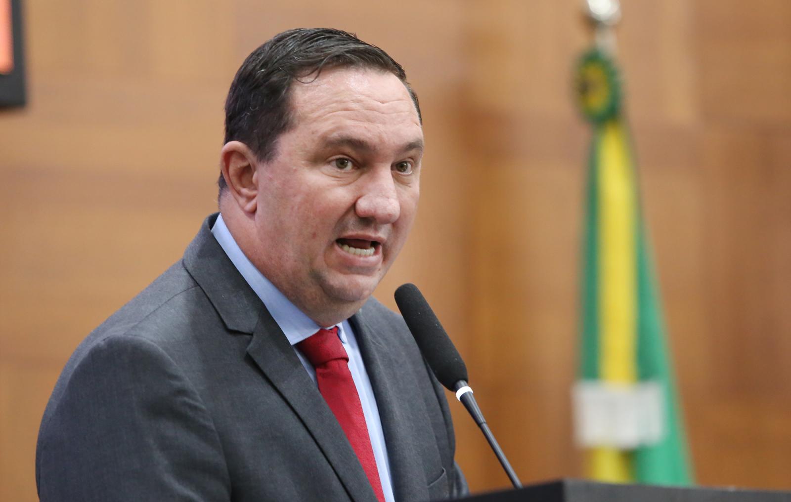 Barranco cobra informações sobre rachaduras, infiltrações e situação caótica no Hospital Regional de Sorriso