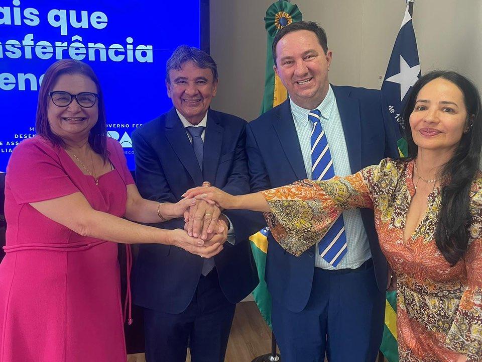 Em viagem à Brasília, Barranco visita ministro Wellington Dias, senadores Rogério Carvalho e Tereza Leitão, e INCRA