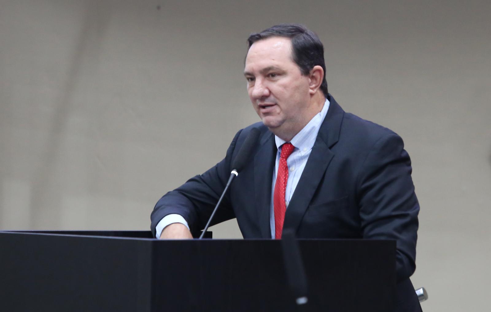 Deputado cobra informações sobre os servidores da intervenção estadual na saúde de Cuiabá