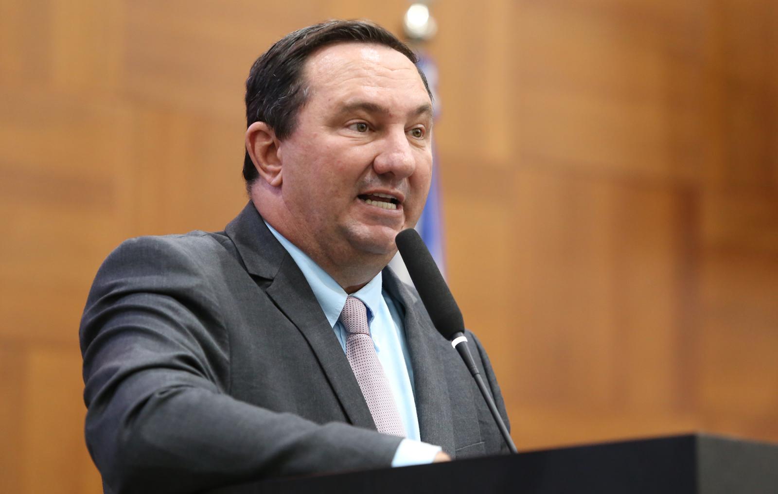 Barranco cobra informações sobre fechamento de escola em Cuiabá e pede reconsideração da Seduc