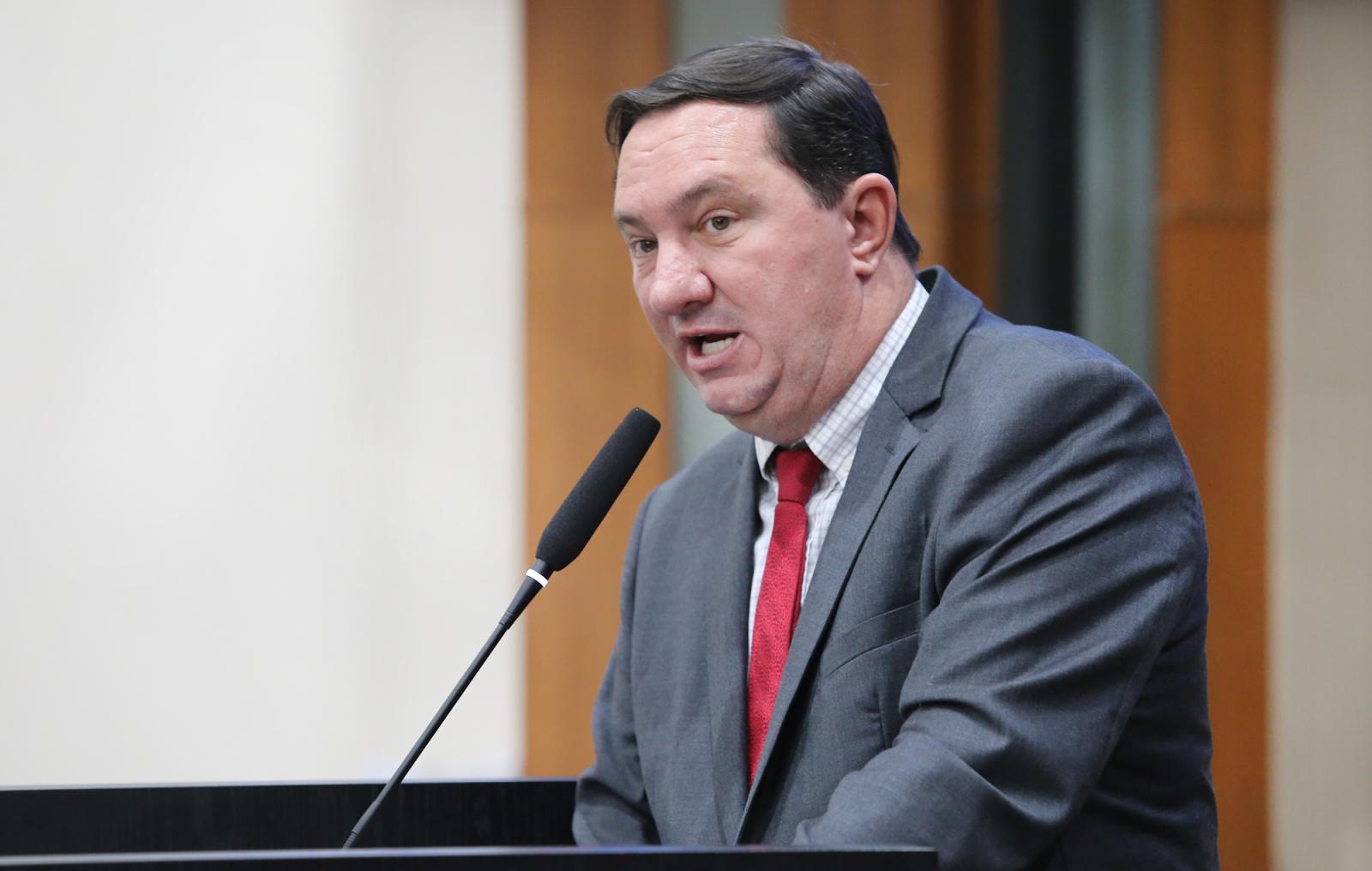 Deputado cobra explicações do governo por uso de avião de UTI do Estado para suposto voo pessoal