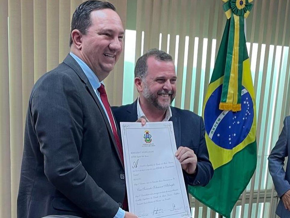 Barranco entrega título de cidadão mato-grossense a ministro do Desenvolvimento Agrário, Paulo Teixeira Barranco entrega título de cidadão mato-grossense a ministro do Desenvolvimento Agrário, Paulo Teixeira