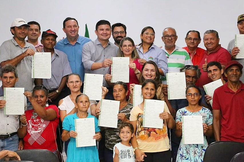 172 títulos rurais: Barranco participa de entrega de títulos definitivos em São José do Rio Claro e Novo Horizonte do Norte