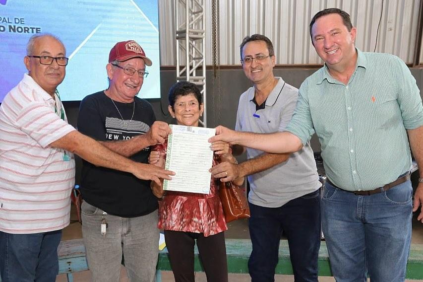 172 títulos rurais: Barranco participa de entrega de títulos definitivos em São José do Rio Claro e Novo Horizonte do Norte