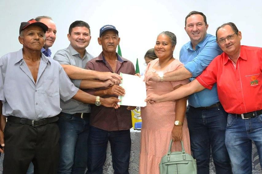172 títulos rurais: Barranco participa de entrega de títulos definitivos em São José do Rio Claro e Novo Horizonte do Norte