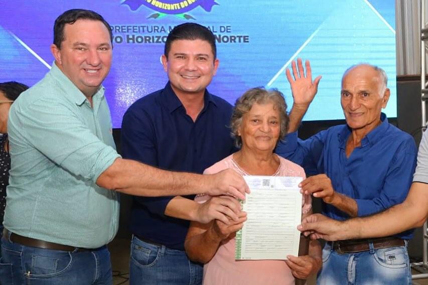 172 títulos rurais: Barranco participa de entrega de títulos definitivos em São José do Rio Claro e Novo Horizonte do Norte