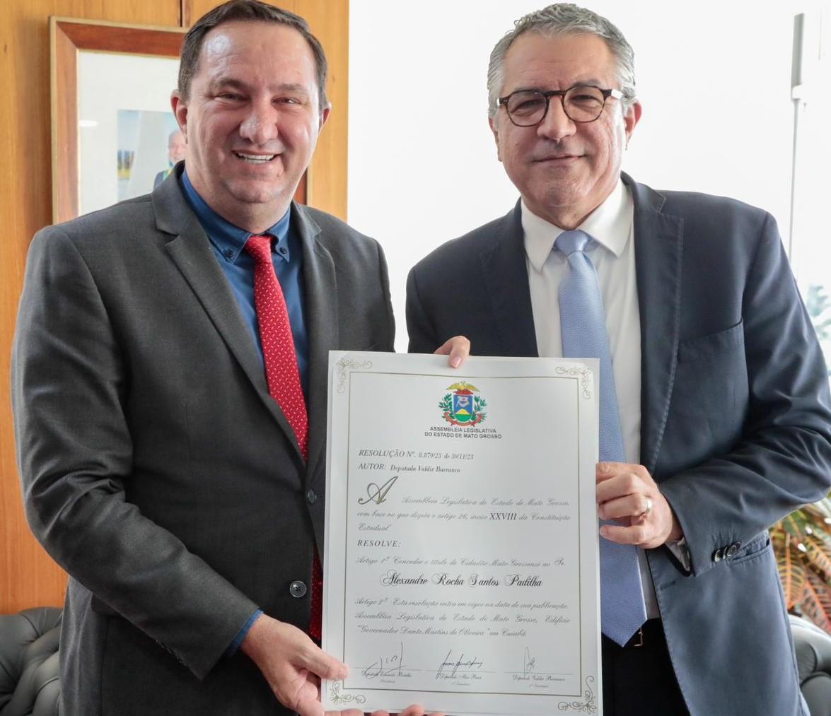 Barranco entrega título de cidadão mato-grossense para ministro Alexandre Padilha