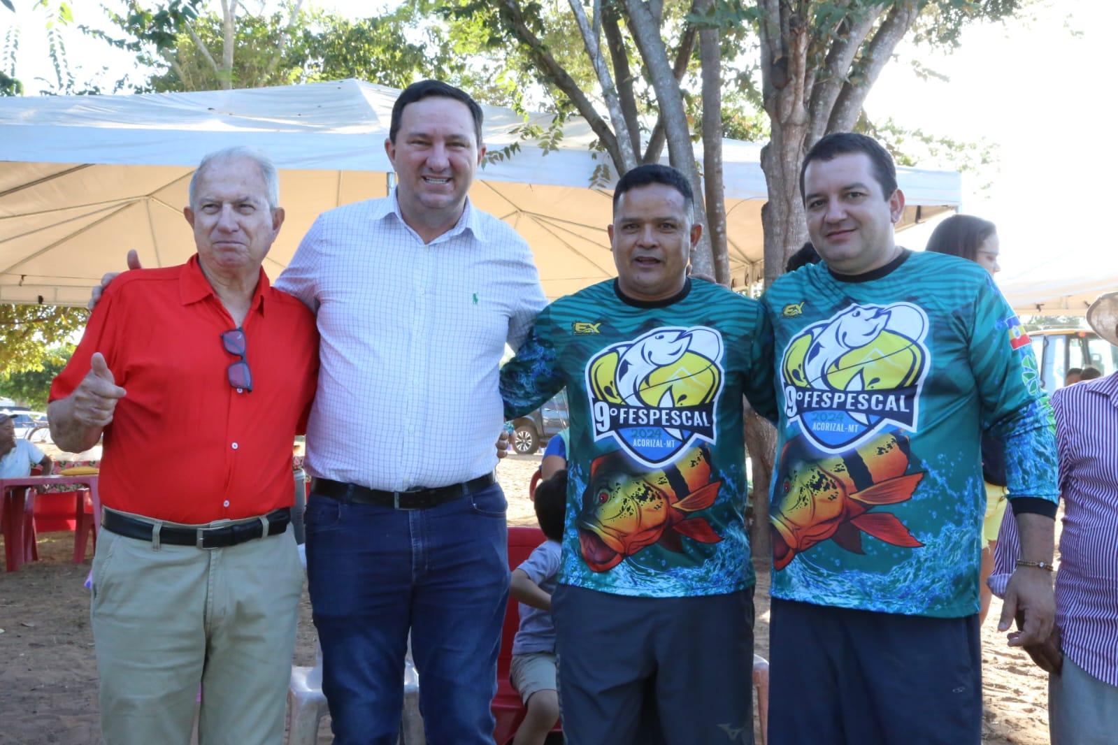 Barranco participa de Festival de Pesca de Acorizal e entrega retroescavadeira para o município