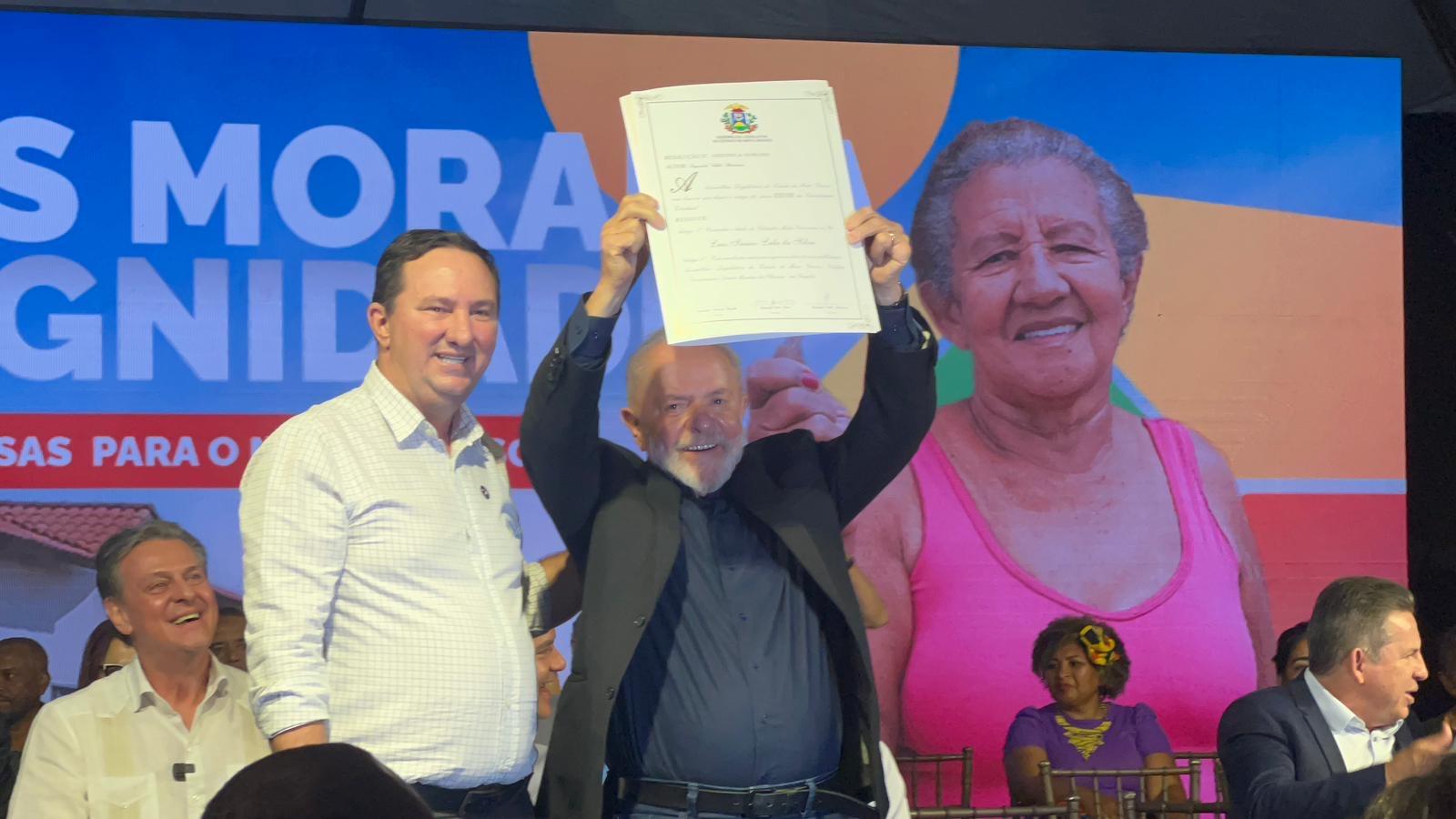 Barranco entrega Título de Cidadão Mato-grossense para o presidente Lula Barranco entrega Título de Cidadão Mato-grossense para o presidente Lula