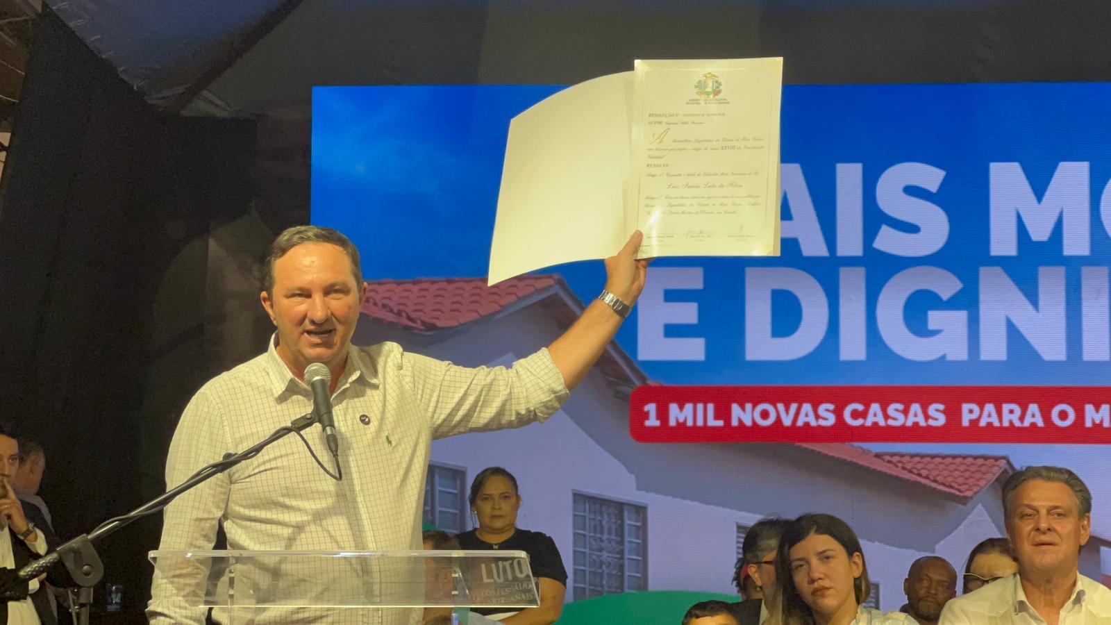 Barranco entrega Título de Cidadão Mato-grossense para o presidente Lula Barranco entrega Título de Cidadão Mato-grossense para o presidente Lula