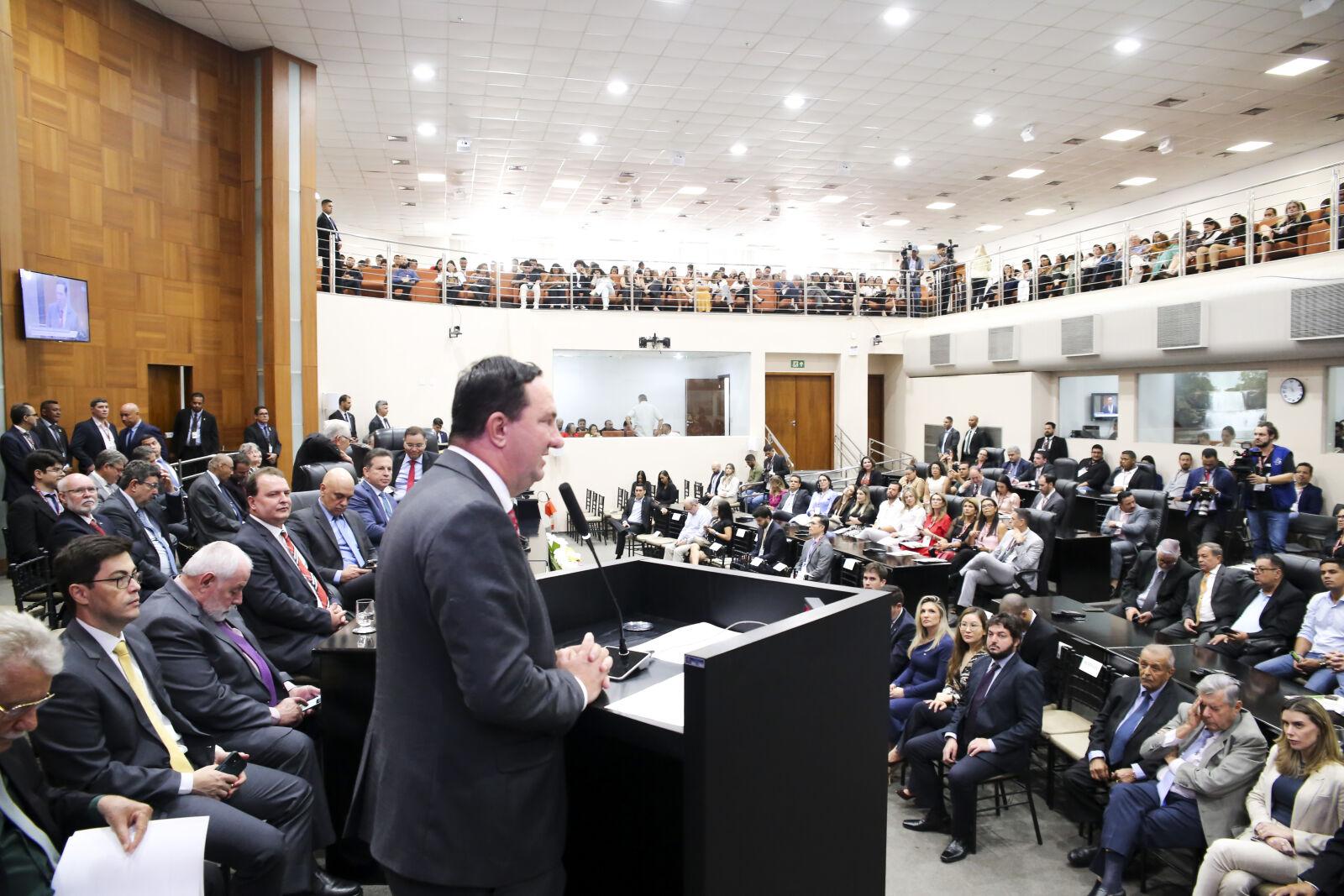 Barranco reforça defesa da democracia e resgata legado de Dante de Oliveira na Assembleia Legislativa