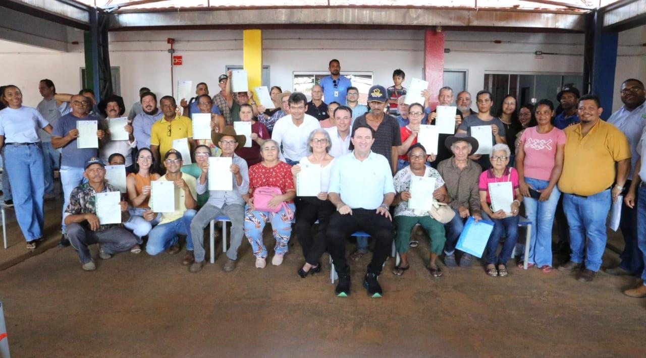 Barranco entrega 260 títulos rurais definitivos em Confresa