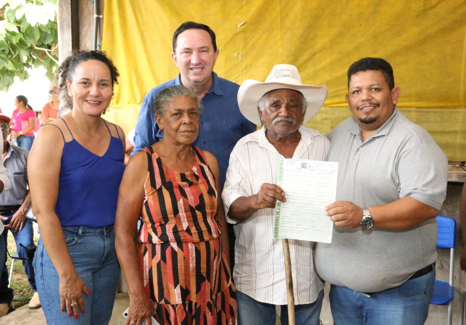 Barranco entrega 260 títulos rurais definitivos em Confresa