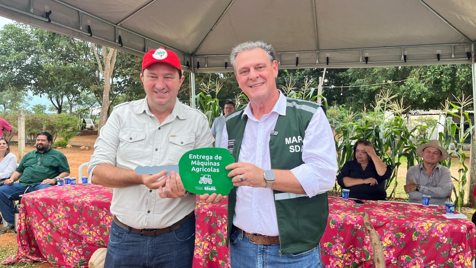11 milhões para a agricultura familiar: Ao lado do ministro Fávaro, Barranco participa de entrega de maquinários em Rondonópolis, Pedra Preta, Juscimeira e São José do Povo 11 milhões para a agricultura familiar: Ao lado do ministro Fávaro, Barranco participa de entrega de maquinários em Rondonópolis, Pedra Preta, Juscimeira e São José do Povo