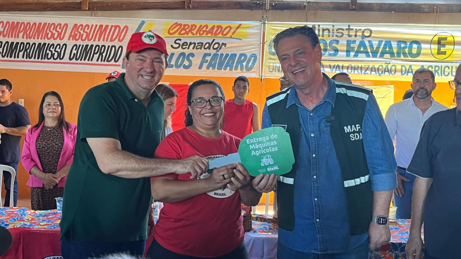 11 milhões para a agricultura familiar: Ao lado do ministro Fávaro, Barranco participa de entrega de maquinários em Rondonópolis, Pedra Preta, Juscimeira e São José do Povo 11 milhões para a agricultura familiar: Ao lado do ministro Fávaro, Barranco participa de entrega de maquinários em Rondonópolis, Pedra Preta, Juscimeira e São José do Povo