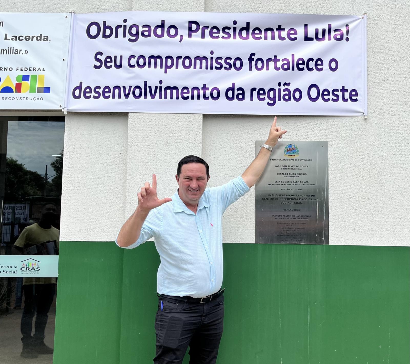Barranco participa de entrega de tratores e assinatura de Ordem de Serviço para fortalecer agricultura familiar no oeste de MT