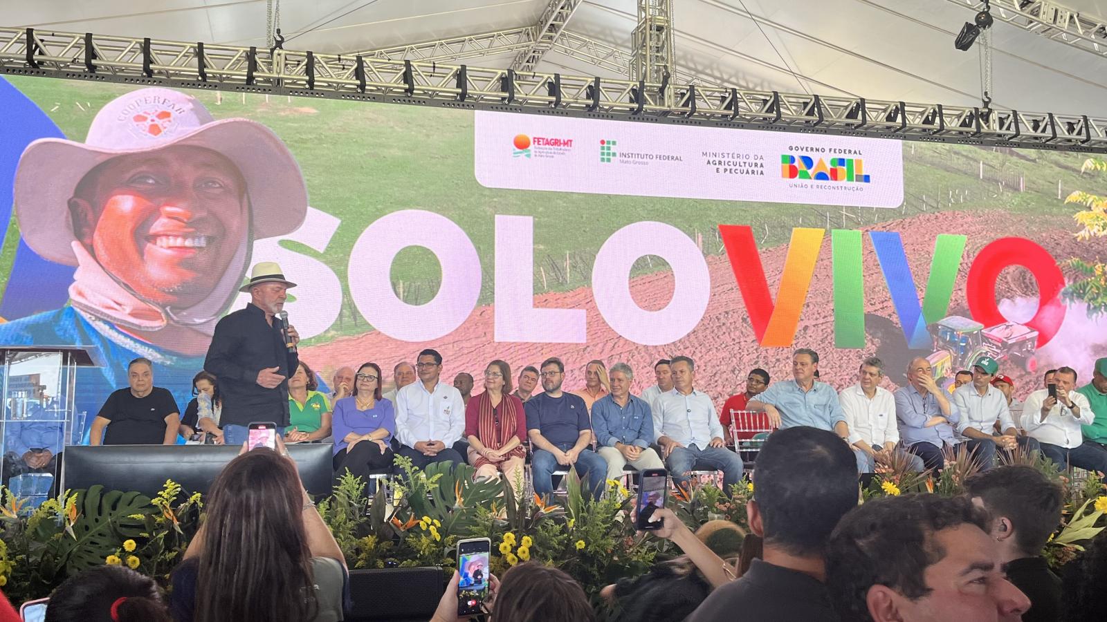 Ao lado do presidente Lula, deputado Valdir Barranco participa do lançamento do programa Solo Vivo em Mato Grosso