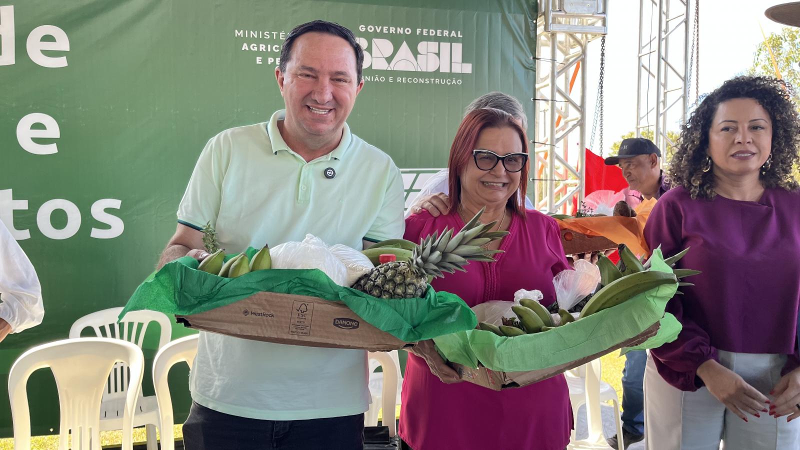 Deputado Barranco participa de entrega de máquinas para assentamentos de Tangará da Serra, Nova Olímpia, Campo Novo dos Parecis e Nortelândia