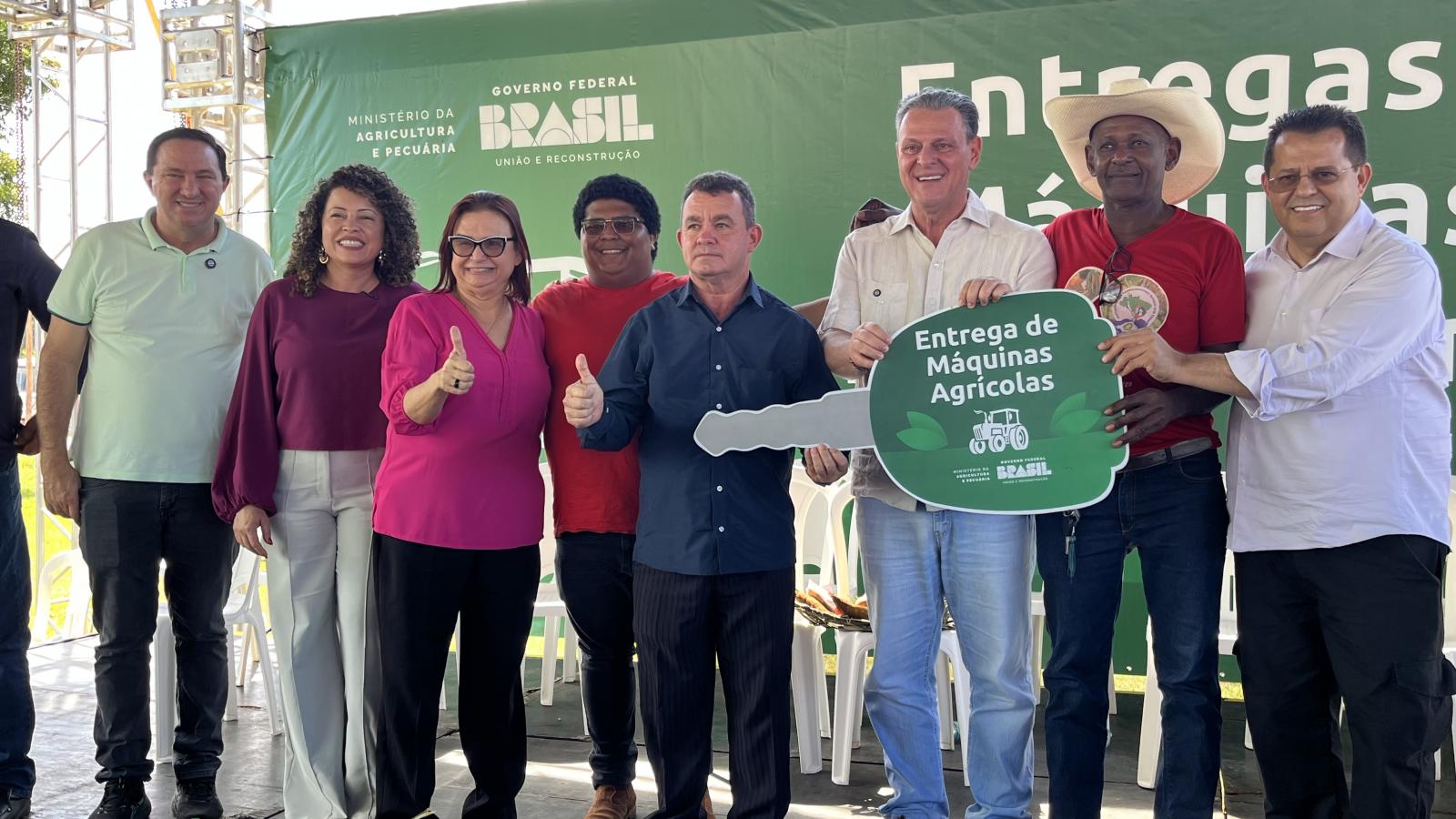 Deputado Barranco participa de entrega de máquinas para assentamentos de Tangará da Serra, Nova Olímpia, Campo Novo dos Parecis e Nortelândia