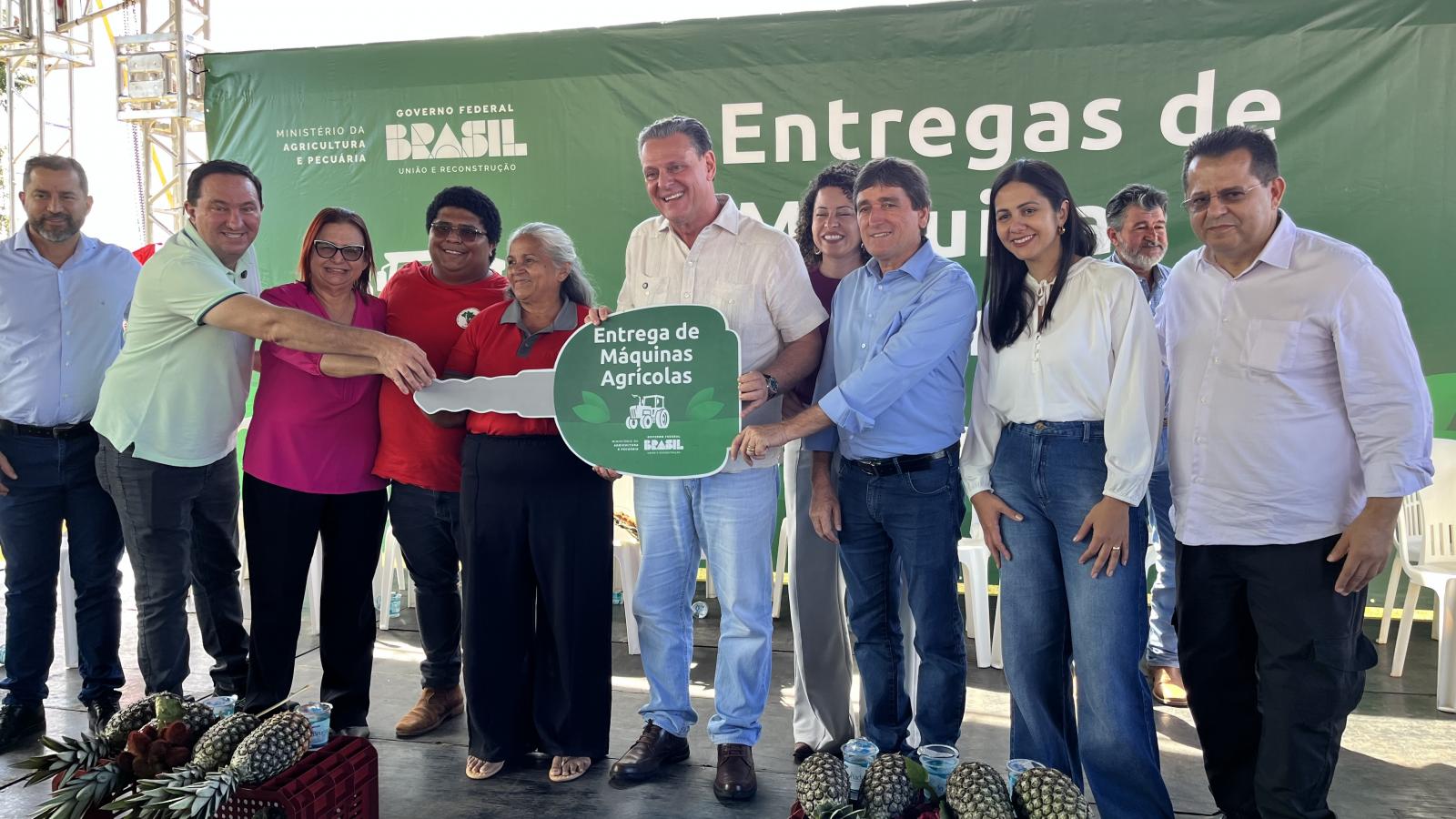 Deputado Barranco participa de entrega de máquinas para assentamentos de Tangará da Serra, Nova Olímpia, Campo Novo dos Parecis e Nortelândia
