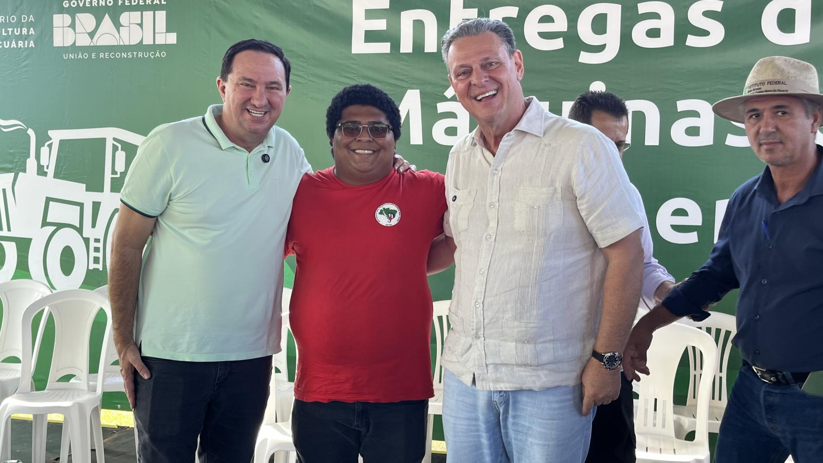 Deputado Barranco participa de entrega de máquinas para assentamentos de Tangará da Serra, Nova Olímpia, Campo Novo dos Parecis e Nortelândia