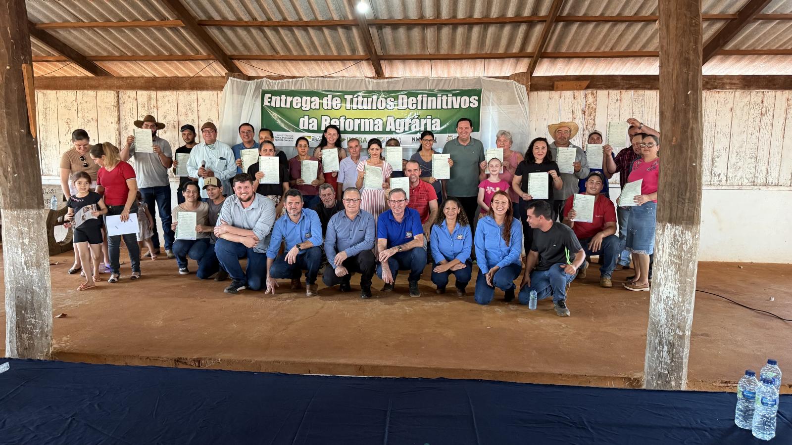 Barranco participa da entrega de 100 títulos definitivos rurais em Nova Ubiratã