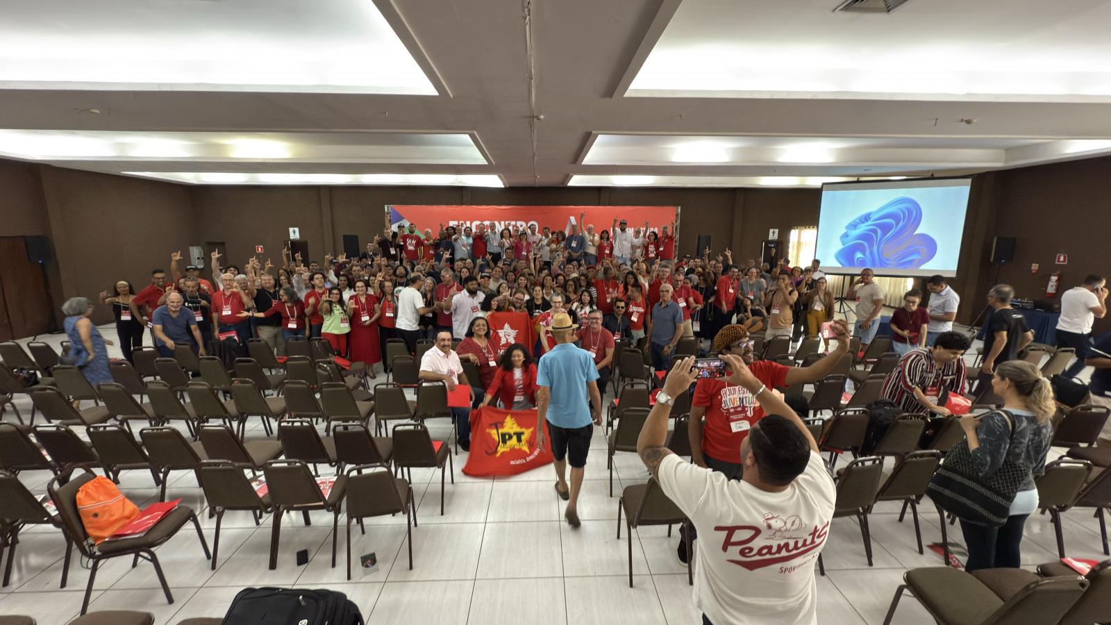 Deputado Valdir Barranco reafirma luta popular no Encontro Estadual do PT em Cuiabá