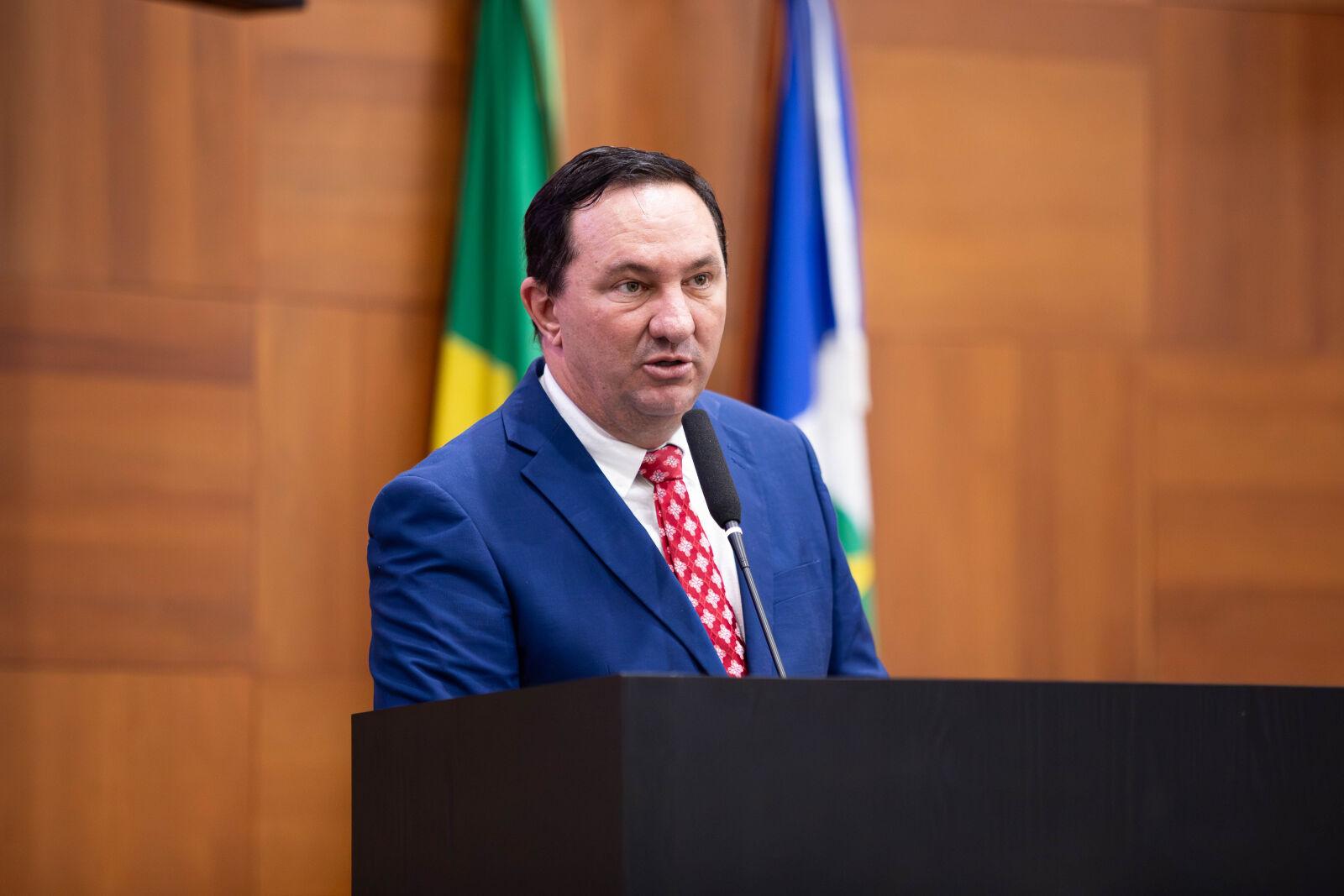 Deputado Barranco cobra explicações da Sema sobre uso de R$ 18,2 milhões em móveis e sistemas