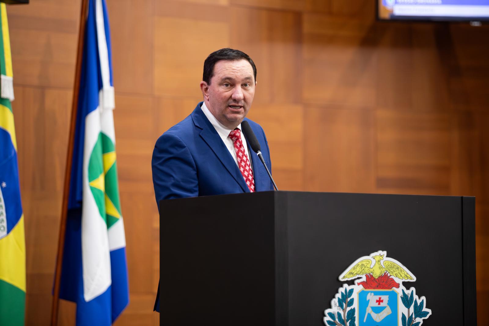 Lei de Valdir Barranco garante igualdade salarial entre homens e mulheres em Mato Grosso