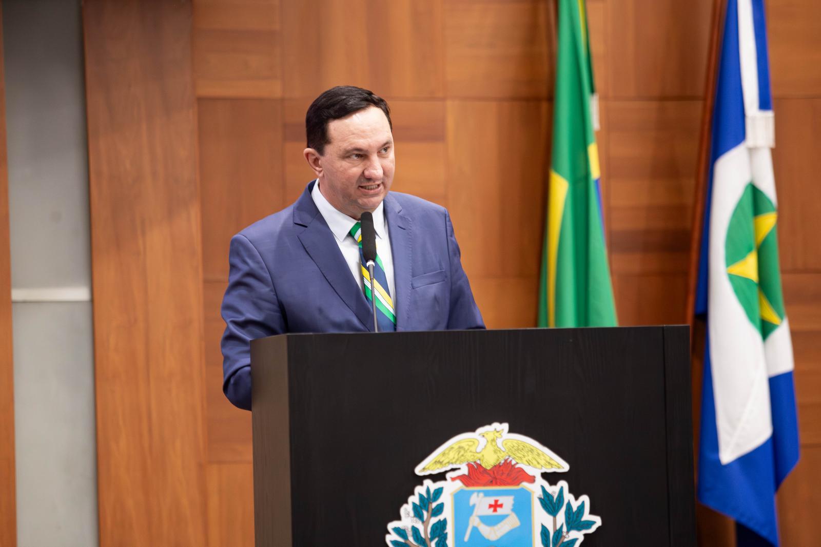 Barranco cobra transparência sobre R$ 450 milhões da saúde em MT