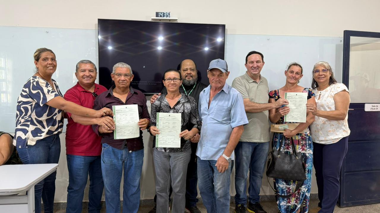 Barranco celebra entrega de 62 títulos rurais e destaca avanço histórico na regularização fundiária em Rosário Oeste Barranco celebra entrega de 62 títulos rurais e destaca avanço histórico na regularização fundiária em Rosário Oeste