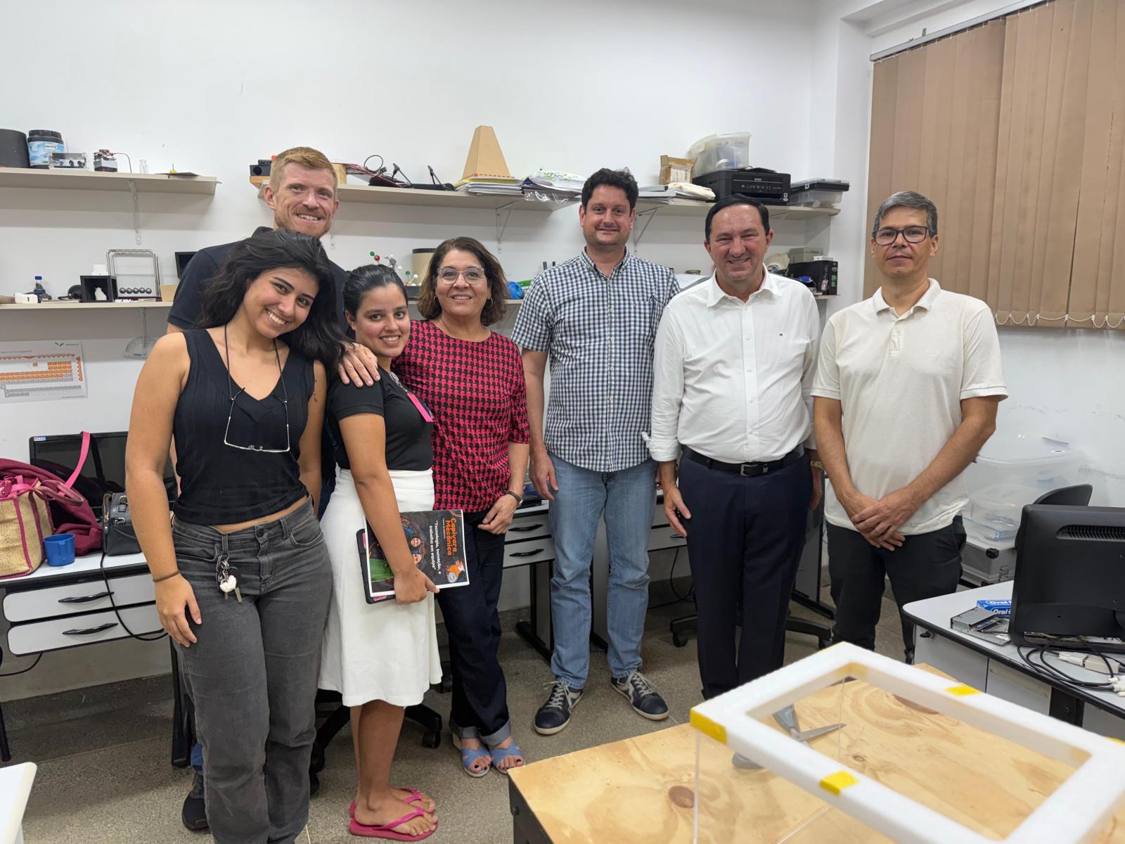 Deputado Valdir Barranco visita projetos inovadores na FAET e reforça compromisso com a educação pública