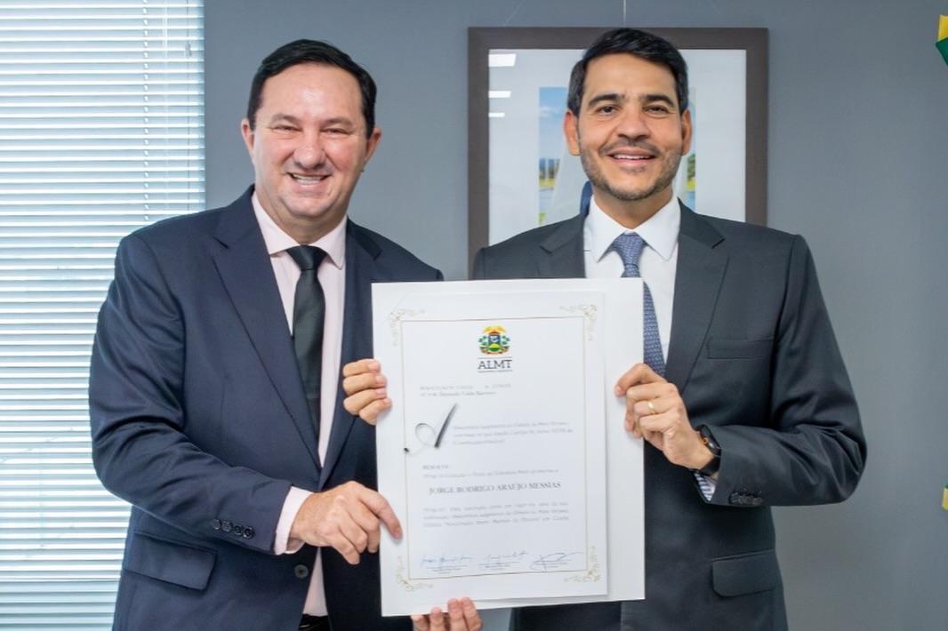 Deputado Barranco entrega Título de Cidadão Mato-Grossense ao ministro Jorge Messias e destaca compromisso com a democracia