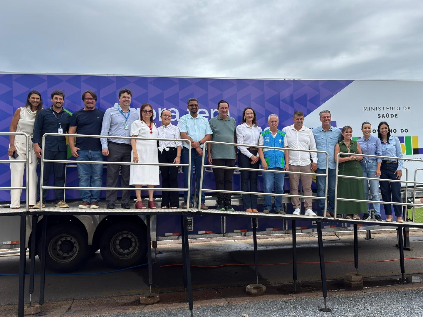 Deputado Barranco destaca ação do governo Lula e do ministro Alexandre Padilha na entrega da Carreta da Saúde em Várzea Grande