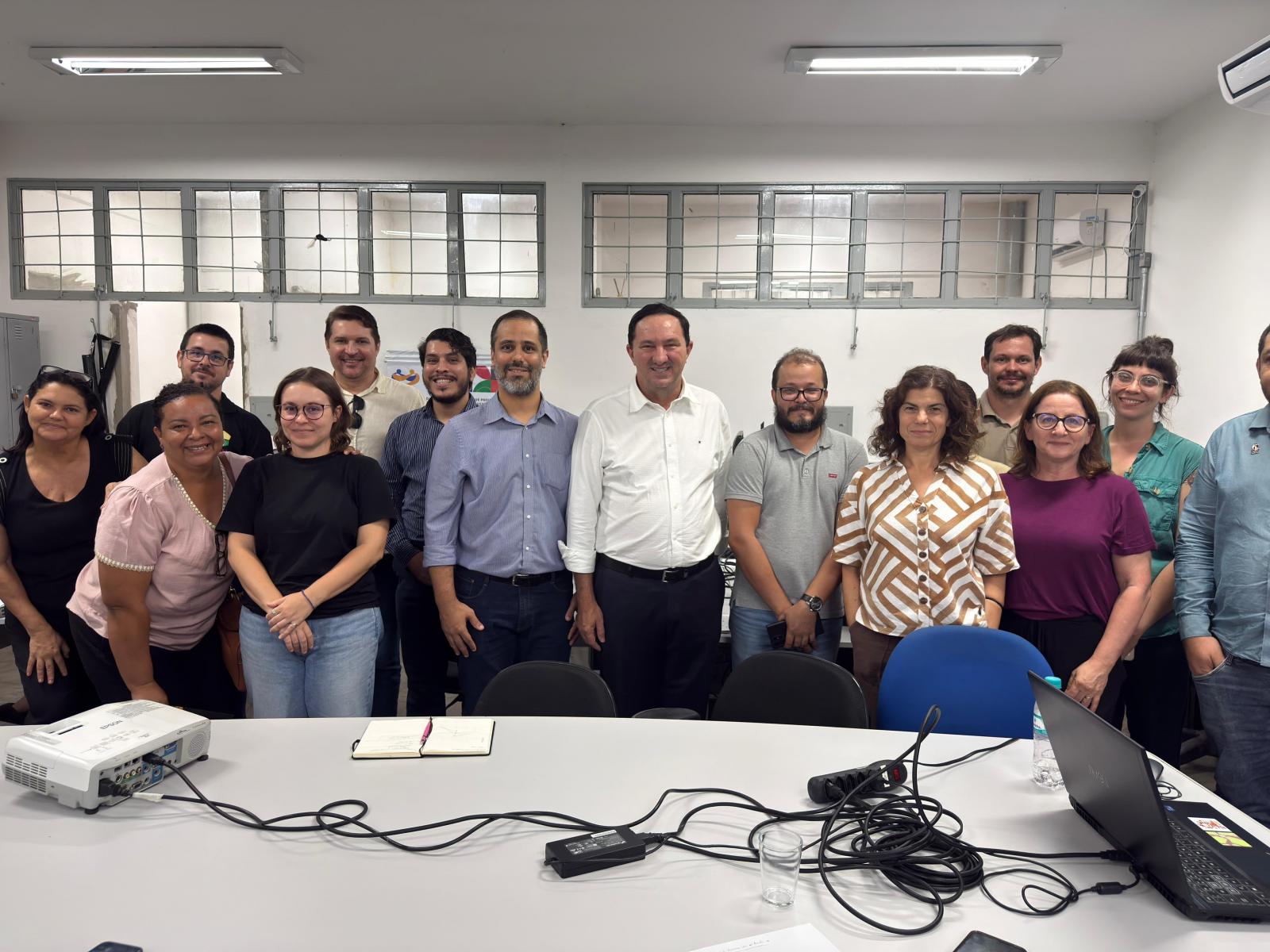 Deputado Valdir Barranco visita projetos inovadores na FAET e reforça compromisso com a educação pública